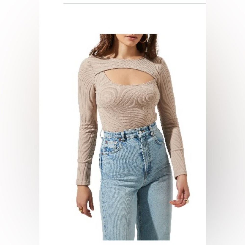 ASTR the Label Front Cutout Long Sleeve
Bodysuit Nude Tan Oatmeal